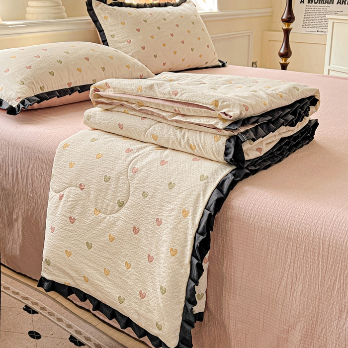 91家纺网 家纺一手货源 找家纺 （总）仟网汇 2025新款皱皱纱赫本风花边夏被夏凉被空调被四件套