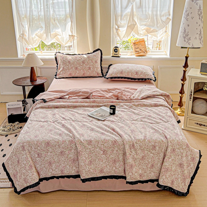 91家纺网 家纺一手货源 找家纺 仟网汇 2025新款皱皱纱赫本风花边夏被夏凉被空调被四件套 赫本风-花束粉