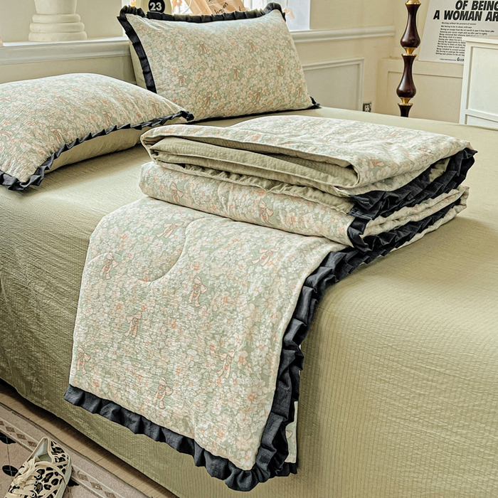 91家纺网 家纺一手货源 找家纺 仟网汇 2025新款皱皱纱赫本风花边夏被夏凉被空调被四件套 赫本风-花束绿