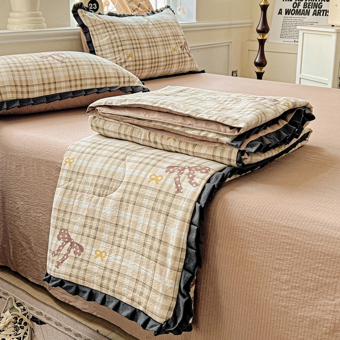 91家纺网 家纺一手货源 找家纺 （总）仟网汇 2025新款皱皱纱赫本风花边夏被夏凉被空调被四件套