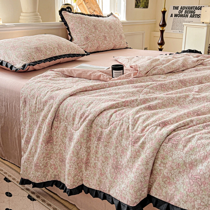 91家纺网 家纺一手货源 找家纺 仟网汇 2025新款皱皱纱赫本风花边夏被夏凉被空调被四件套 赫本风-花束粉