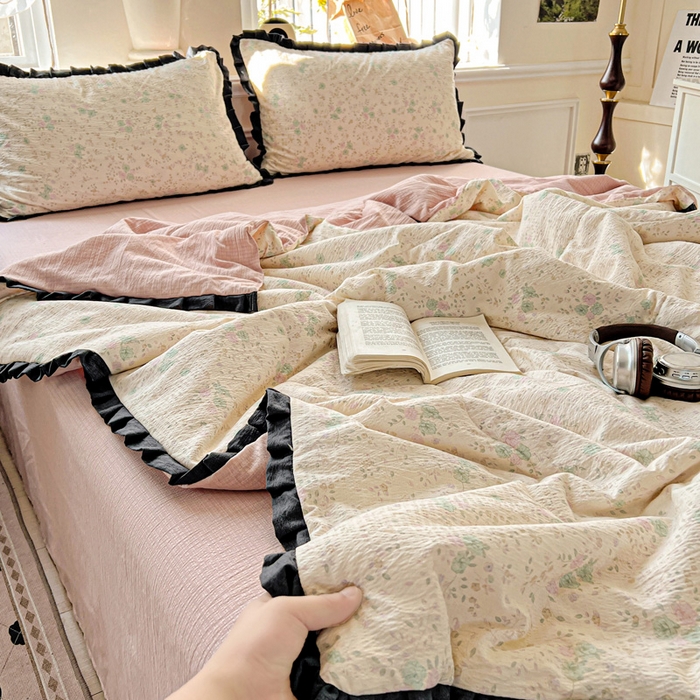 91家纺网 家纺一手货源 找家纺 仟网汇 2025新款皱皱纱赫本风花边夏被夏凉被空调被四件套 赫本风-花知晓