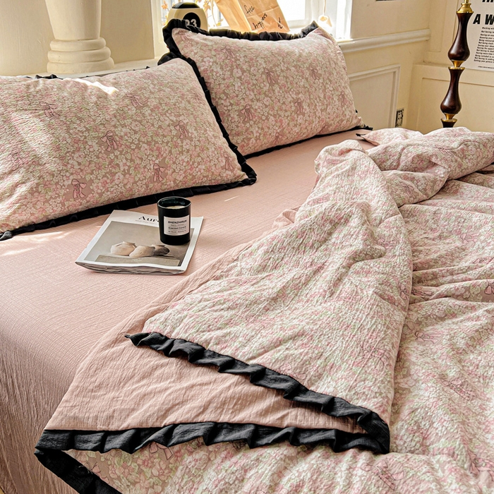 91家纺网 家纺一手货源 找家纺 仟网汇 2025新款皱皱纱赫本风花边夏被夏凉被空调被四件套 赫本风-花束粉