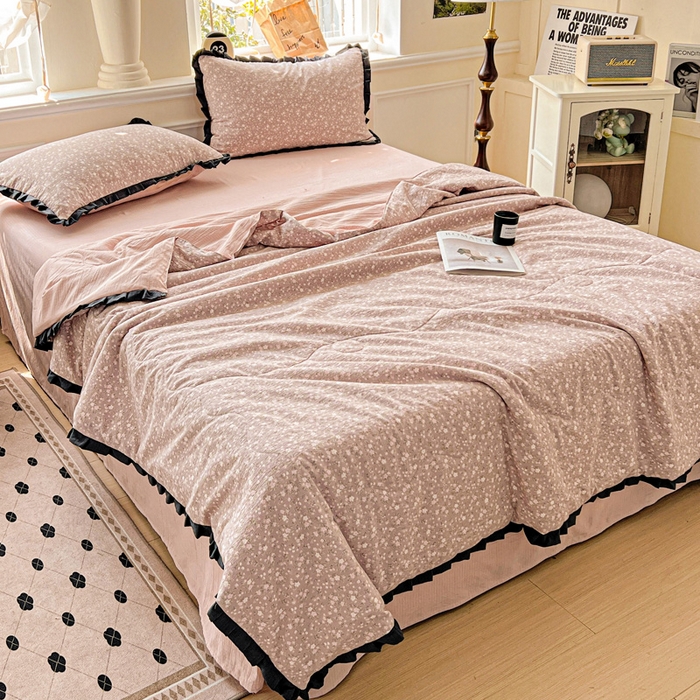 91家纺网 家纺一手货源 找家纺 仟网汇 2025新款皱皱纱赫本风花边夏被夏凉被空调被四件套 赫本风-山野栀子