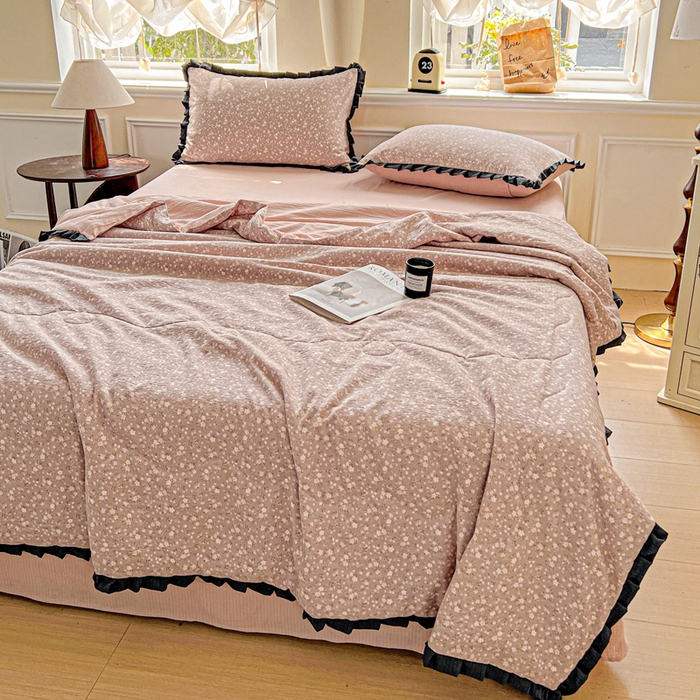 91家纺网 家纺一手货源 找家纺 仟网汇 2025新款皱皱纱赫本风花边夏被夏凉被空调被四件套 赫本风-山野栀子