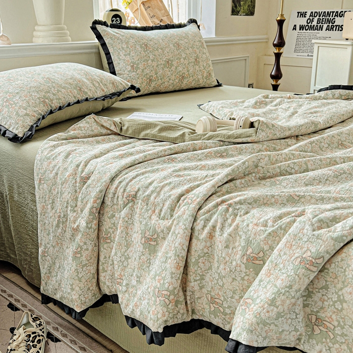 91家纺网 家纺一手货源 找家纺 仟网汇 2025新款皱皱纱赫本风花边夏被夏凉被空调被四件套 赫本风-花束绿