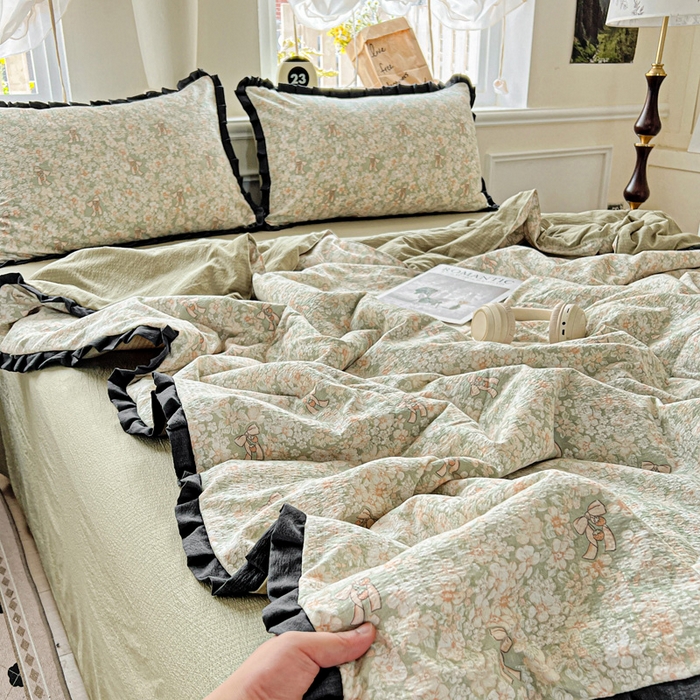 91家纺网 家纺一手货源 找家纺 仟网汇 2025新款皱皱纱赫本风花边夏被夏凉被空调被四件套 赫本风-花束绿