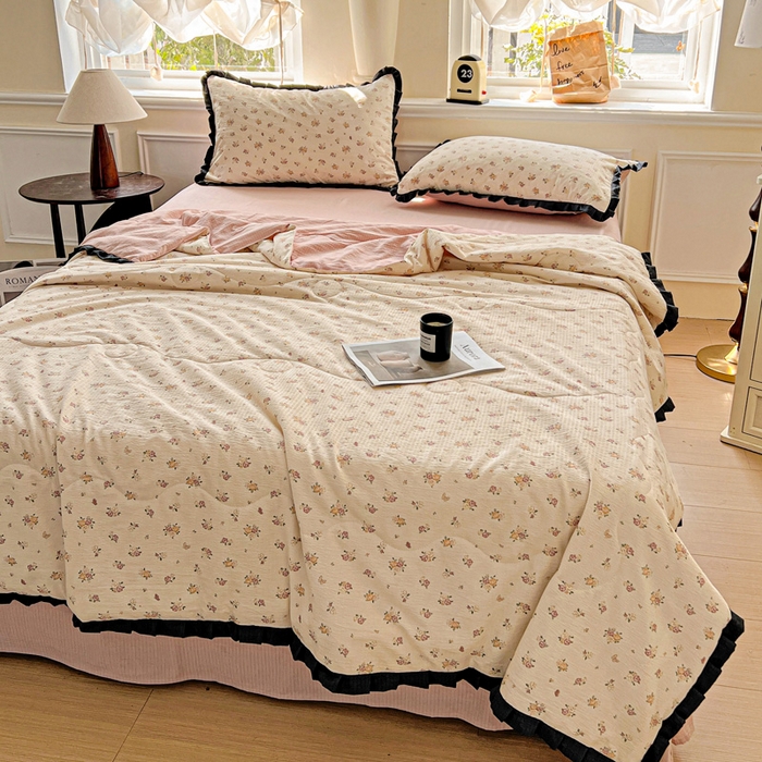 91家纺网 家纺一手货源 找家纺 仟网汇 2025新款皱皱纱赫本风花边夏被夏凉被空调被四件套 赫本风-梦境