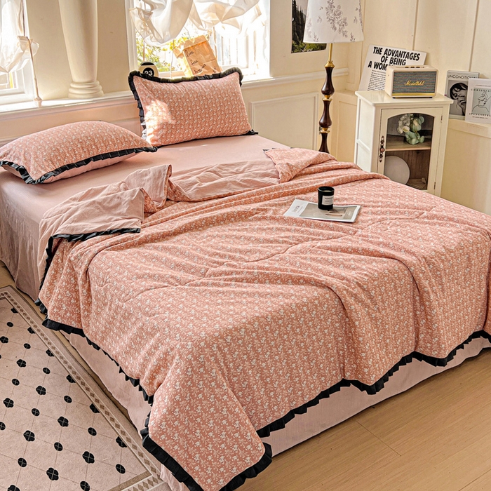 91家纺网 家纺一手货源 找家纺 仟网汇 2025新款皱皱纱赫本风花边夏被夏凉被空调被四件套 赫本风-罗曼