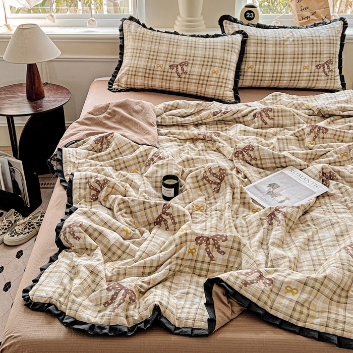 91家纺网 家纺一手货源 找家纺 仟网汇 2025新款皱皱纱赫本风花边夏被夏凉被空调被四件套 赫本风-太妃糖