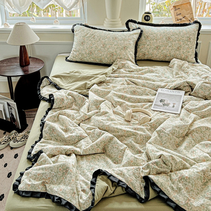 91家纺网 家纺一手货源 找家纺 仟网汇 2025新款皱皱纱赫本风花边夏被夏凉被空调被四件套 赫本风-花束绿