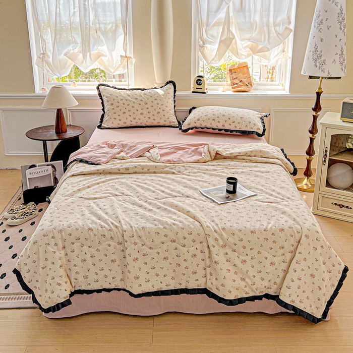 91家纺网 家纺一手货源 找家纺 仟网汇 2025新款皱皱纱赫本风花边夏被夏凉被空调被四件套 赫本风-梦境