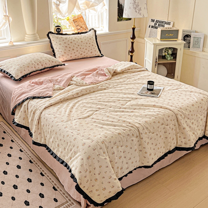 91家纺网 家纺一手货源 找家纺 仟网汇 2025新款皱皱纱赫本风花边夏被夏凉被空调被四件套 赫本风-梦境