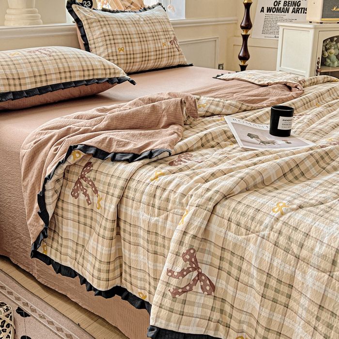 91家纺网 家纺一手货源 找家纺 仟网汇 2025新款皱皱纱赫本风花边夏被夏凉被空调被四件套 赫本风-太妃糖