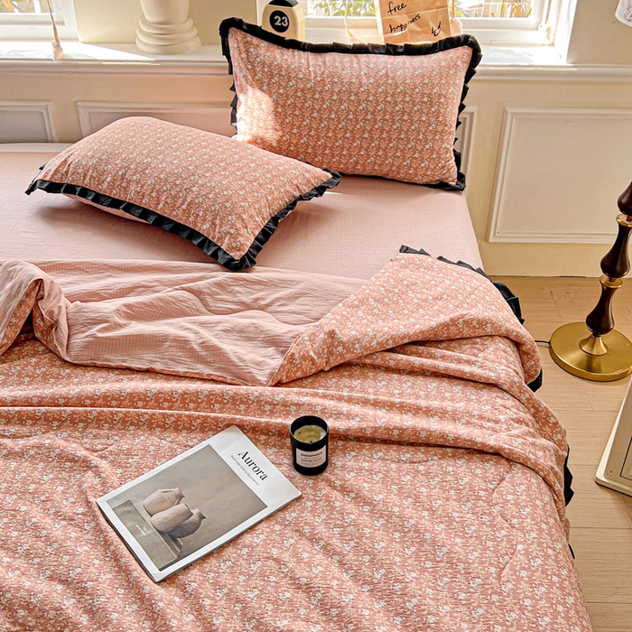 91家纺网 家纺一手货源 找家纺 仟网汇 2025新款皱皱纱赫本风花边夏被夏凉被空调被四件套 赫本风-罗曼