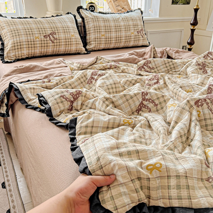 91家纺网 家纺一手货源 找家纺 仟网汇 2025新款皱皱纱赫本风花边夏被夏凉被空调被四件套 赫本风-太妃糖