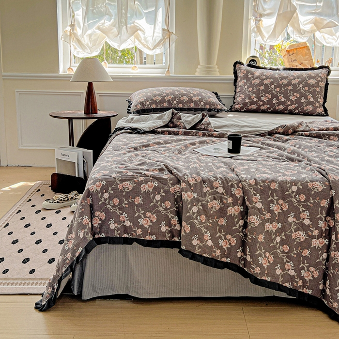 91家纺网 家纺一手货源 找家纺 仟网汇 2025新款皱皱纱赫本风花边夏被夏凉被空调被四件套 赫本风-塞纳河畔