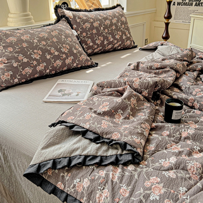 91家纺网 家纺一手货源 找家纺 仟网汇 2025新款皱皱纱赫本风花边夏被夏凉被空调被四件套 赫本风-塞纳河畔