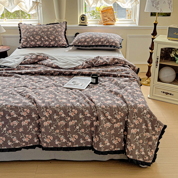 91家纺网 家纺一手货源 找家纺 仟网汇 2025新款皱皱纱赫本风花边夏被夏凉被空调被四件套 赫本风-塞纳河畔