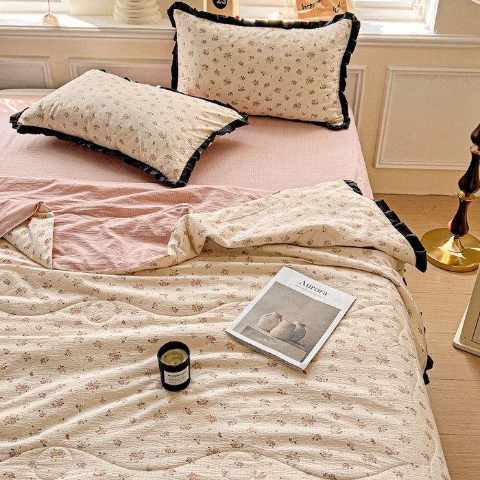 91家纺网 家纺一手货源 找家纺 仟网汇 2025新款皱皱纱赫本风花边夏被夏凉被空调被四件套 赫本风-梦境