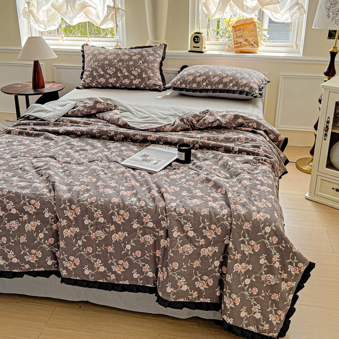 91家纺网 家纺一手货源 找家纺 仟网汇 2025新款皱皱纱赫本风花边夏被夏凉被空调被四件套 赫本风-塞纳河畔