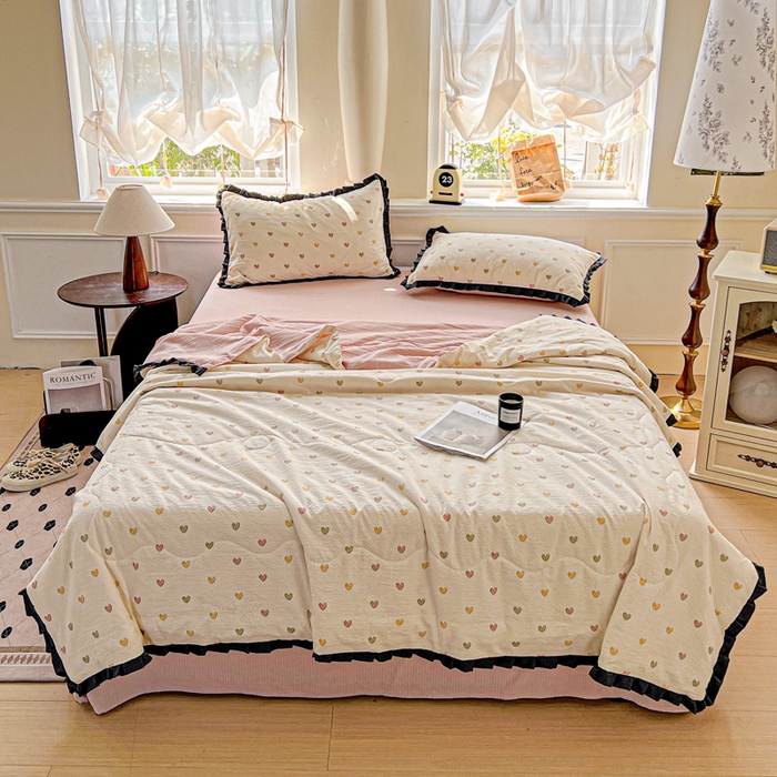 91家纺网 家纺一手货源 找家纺 仟网汇 2025新款皱皱纱赫本风花边夏被夏凉被空调被四件套 赫本风-小桃运