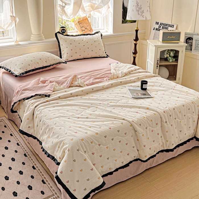 91家纺网 家纺一手货源 找家纺 仟网汇 2025新款皱皱纱赫本风花边夏被夏凉被空调被四件套 赫本风-小桃运