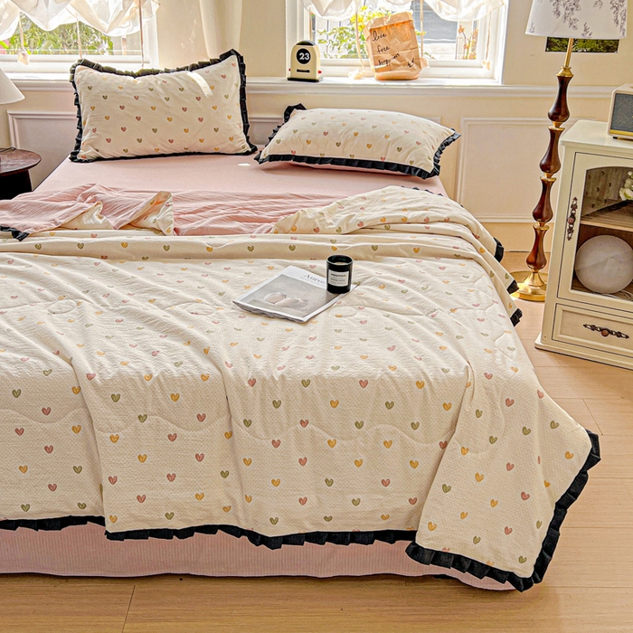 91家纺网 家纺一手货源 找家纺 仟网汇 2025新款皱皱纱赫本风花边夏被夏凉被空调被四件套 赫本风-小桃运