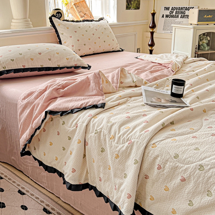 91家纺网 家纺一手货源 找家纺 仟网汇 2025新款皱皱纱赫本风花边夏被夏凉被空调被四件套 赫本风-小桃运