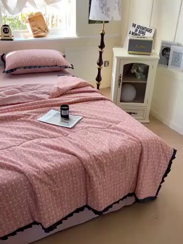 91家纺网 家纺一手货源 找家纺 仟网汇 2025新款皱皱纱赫本风花边夏被夏凉被空调被四件套 赫本风-罗曼