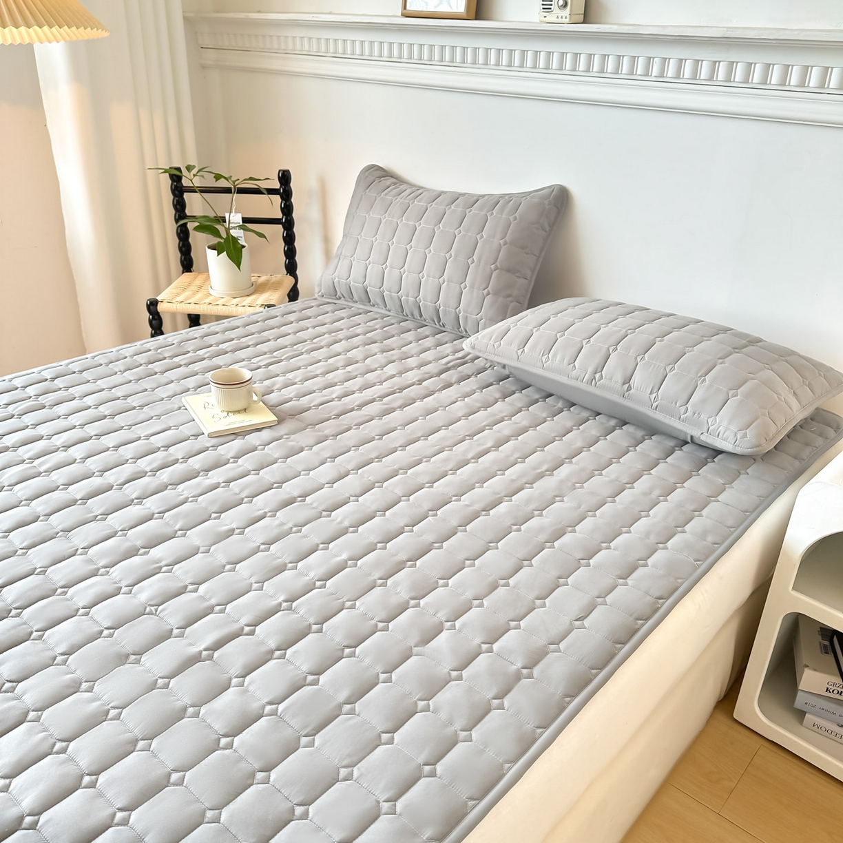 91家纺网 家纺一手货源 找家纺 恒尚居 2025新款抗菌四季款床垫床护垫软垫床褥子防滑学生软床垫-简格 简格-浅灰