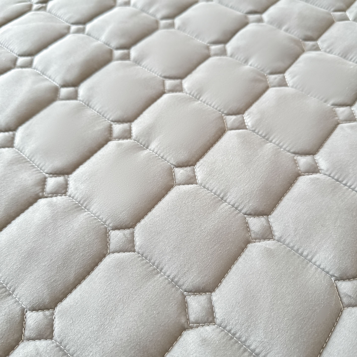 91家纺网 家纺一手货源 找家纺 恒尚居 2025新款抗菌四季款床垫床护垫软垫床褥子防滑学生软床垫-简格 简格-浅灰