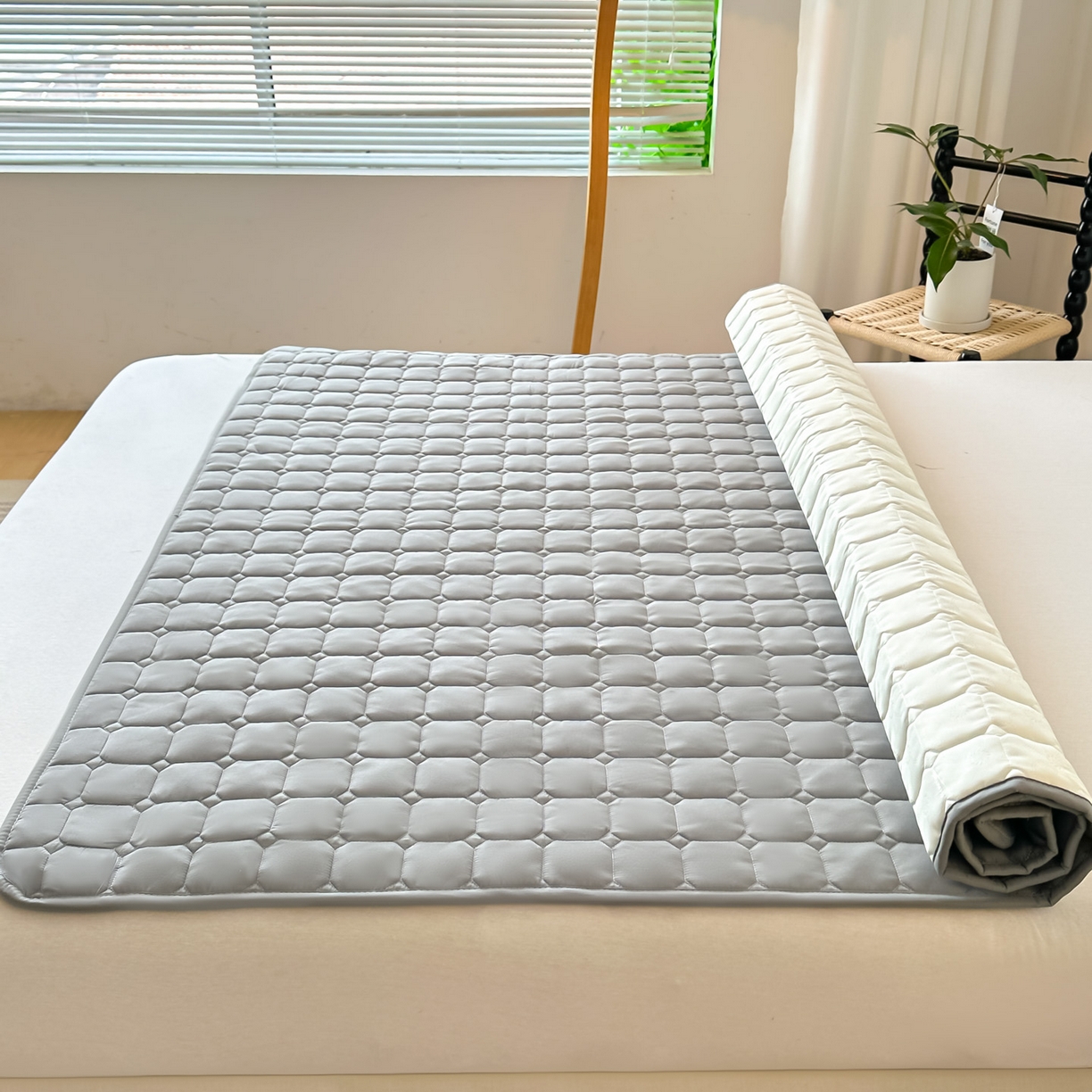 91家纺网 家纺一手货源 找家纺 恒尚居 2025新款抗菌四季款床垫床护垫软垫床褥子防滑学生软床垫-简格 简格-浅灰