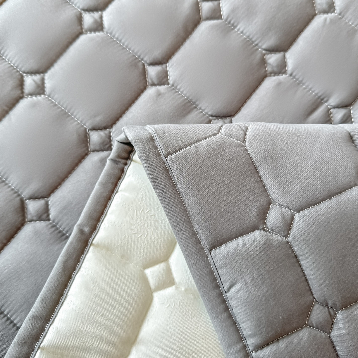 91家纺网 家纺一手货源 找家纺 恒尚居 2025新款抗菌四季款床垫床护垫软垫床褥子防滑学生软床垫-简格 简格-深灰