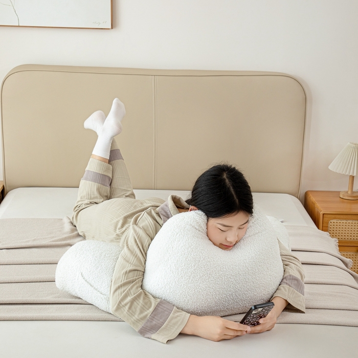 91家纺网 家纺一手货源 找家纺 沐沐家纺2026新款泰迪绒猫耳朵护腰靠背 白色