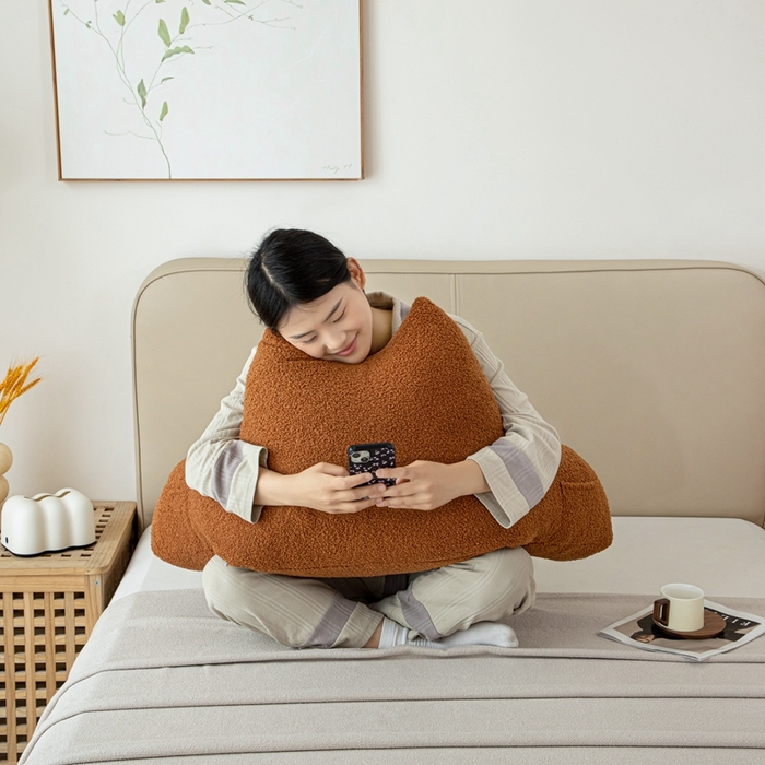 91家纺网 家纺一手货源 找家纺 沐沐家纺2026新款泰迪绒猫耳朵护腰靠背 橘黄色