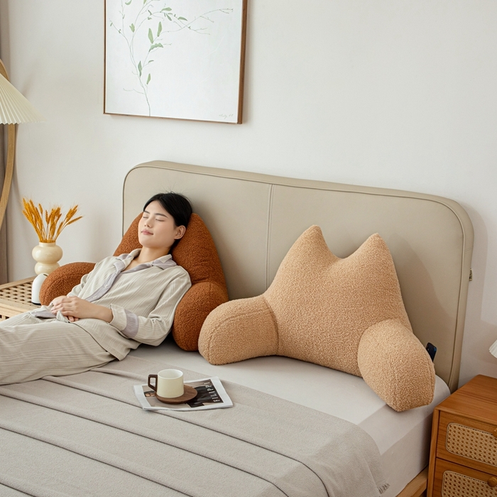 91家纺网 家纺一手货源 找家纺 沐沐家纺2026新款泰迪绒猫耳朵护腰靠背 杏色