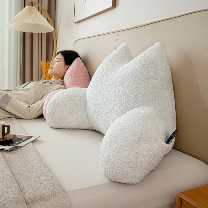 91家纺网 家纺一手货源 找家纺 沐沐家纺2026新款泰迪绒猫耳朵护腰靠背 白色