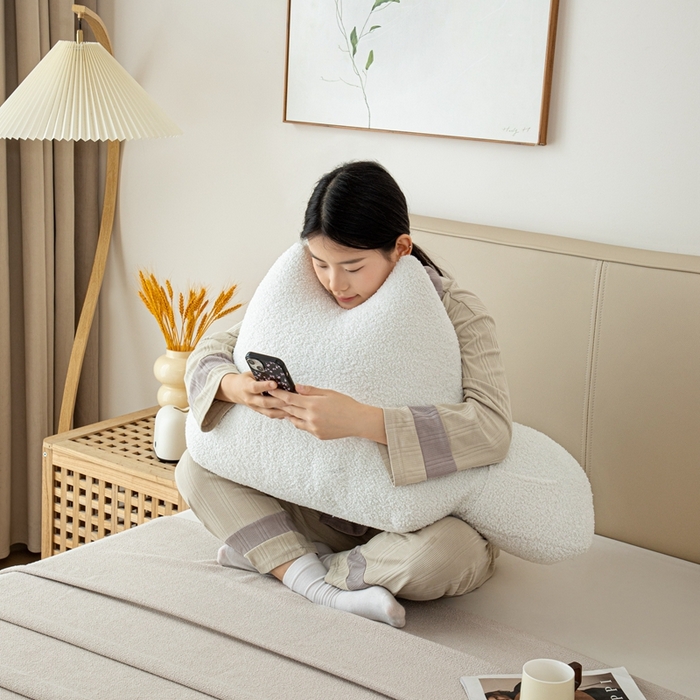 91家纺网 家纺一手货源 找家纺 沐沐家纺2026新款泰迪绒猫耳朵护腰靠背 白色