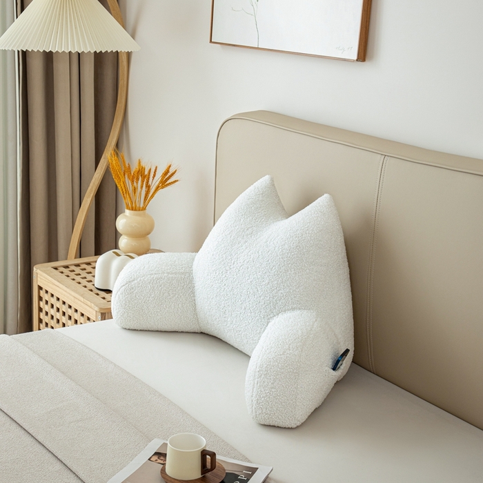 91家纺网 家纺一手货源 找家纺 沐沐家纺2026新款泰迪绒猫耳朵护腰靠背 白色