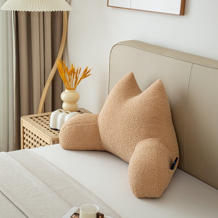 91家纺网 家纺一手货源 找家纺 沐沐家纺2026新款泰迪绒猫耳朵护腰靠背 杏色