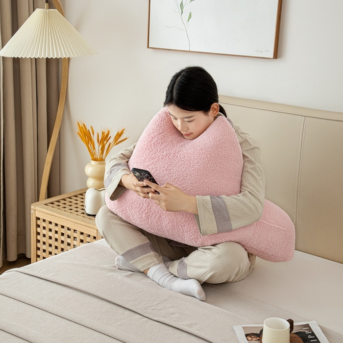 91家纺网 家纺一手货源 找家纺 沐沐家纺2026新款泰迪绒猫耳朵护腰靠背 粉色