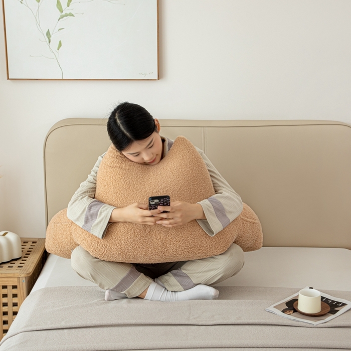 91家纺网 家纺一手货源 找家纺 沐沐家纺2026新款泰迪绒猫耳朵护腰靠背 杏色