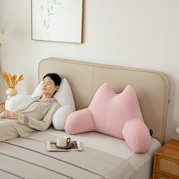 91家纺网 家纺一手货源 找家纺 沐沐家纺2026新款泰迪绒猫耳朵护腰靠背 粉色