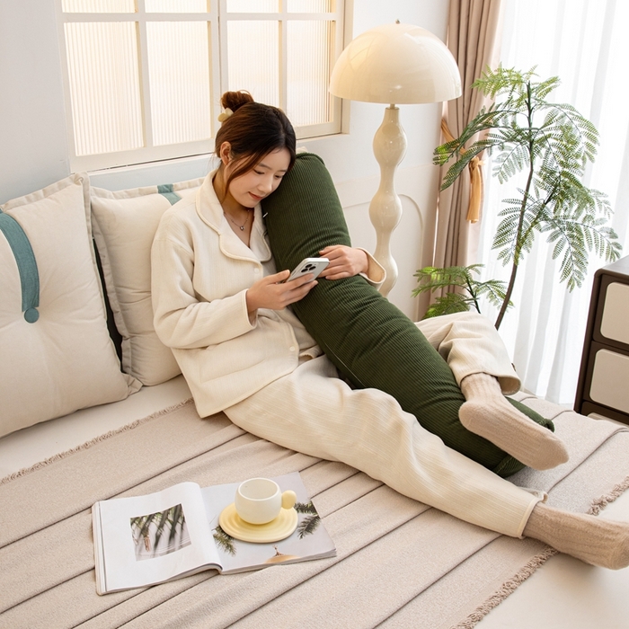 91家纺网 家纺一手货源 找家纺 沐沐家纺2026新款灯芯绒长条睡抱枕 墨绿色