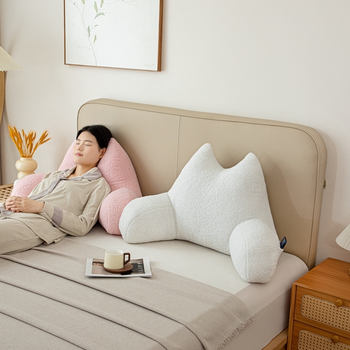 91家纺网 家纺一手货源 找家纺 沐沐家纺2026新款泰迪绒猫耳朵护腰靠背 白色