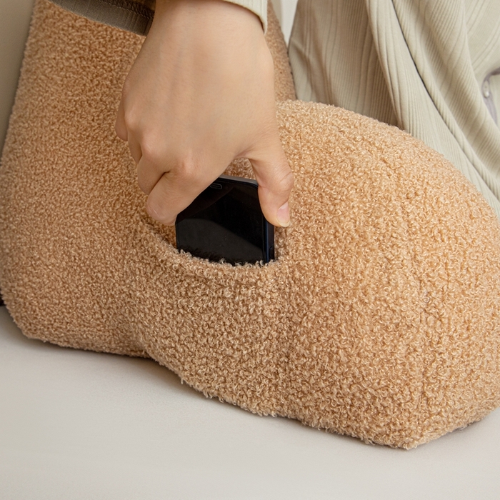 91家纺网 家纺一手货源 找家纺 沐沐家纺2026新款泰迪绒猫耳朵护腰靠背 杏色