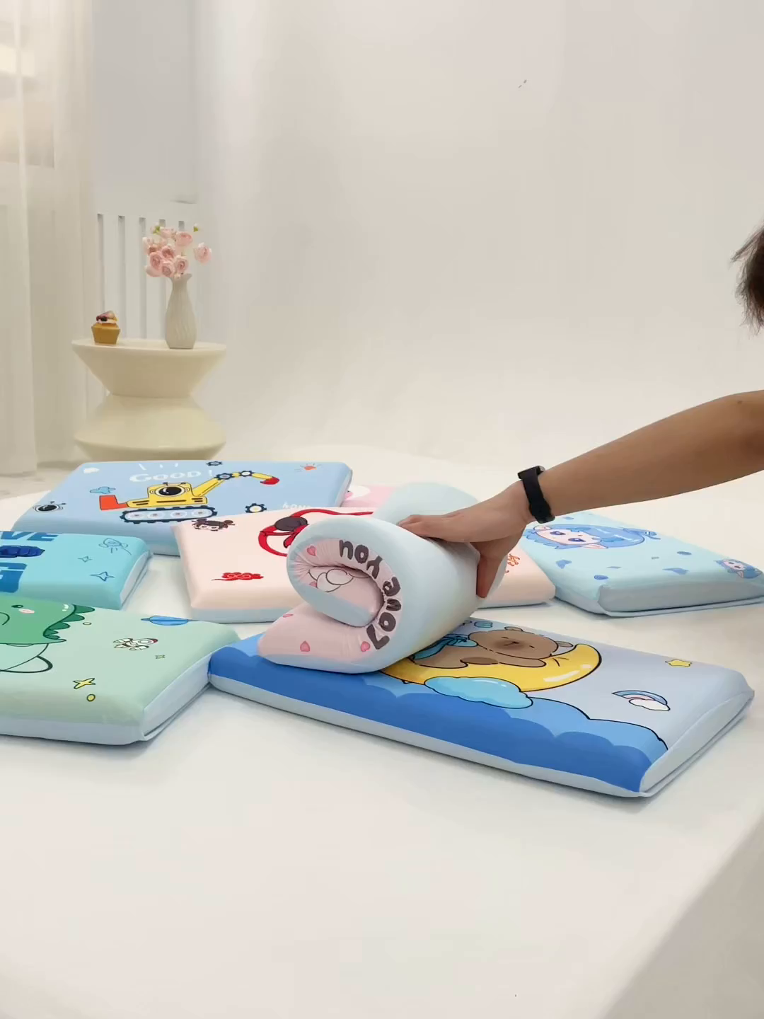 91家纺网 家纺一手货源 找家纺 （总）八零年代 2025新款A类小凉皮儿童护颈枕慢回弹记忆枕学生午睡枕枕头枕芯