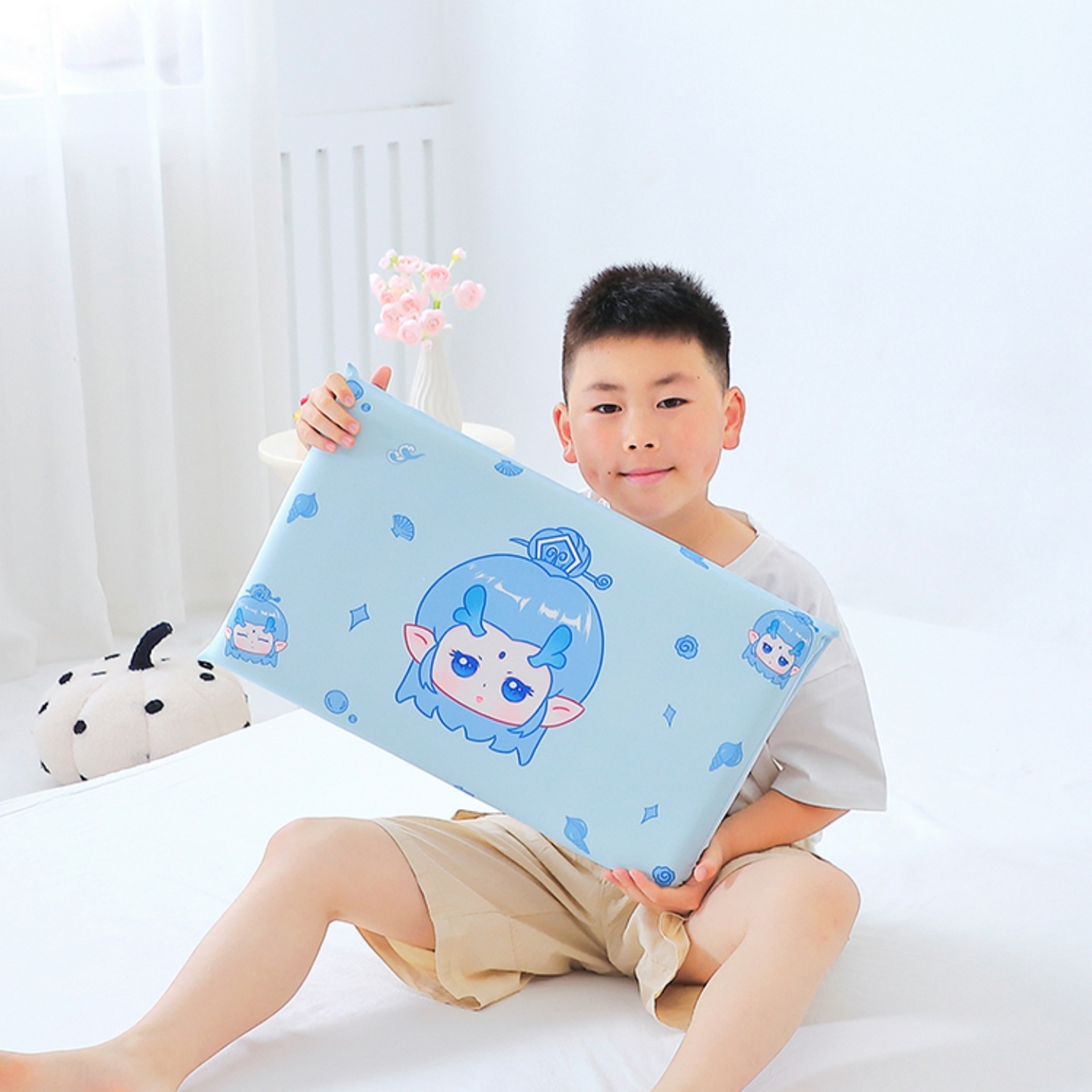 91家纺网 家纺一手货源 找家纺 八零年代 2025新款A类小凉皮儿童护颈枕慢回弹记忆枕学生午睡枕枕头枕芯 丙丙 30*50*5cm适合3-15岁