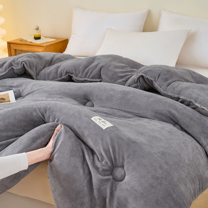 91家纺网 家纺一手货源 找家纺 牛魔王家居 2024新款双面牛奶绒加厚冬被被子被芯填充(白丝棉） 灰